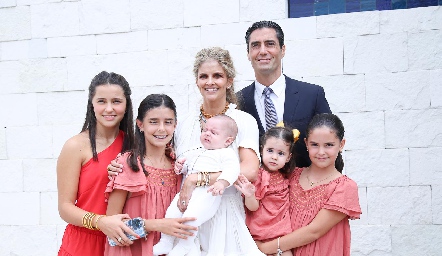  Lourdes López y Rafael Lebrija con sus hijos Lu, Carlota, Jerónimo, Rafaela y Xaviera.