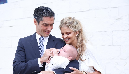  Rafael Lebrija y Lourdes López con su hijo Jero.