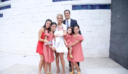  Rafael Lebrija y Lourdes López con sus hijos, Carlota, Jero, Rafaela y Xaviera Lebrija.