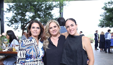  Fernanda Félix, Daniela Benavente y Nancy Puente.