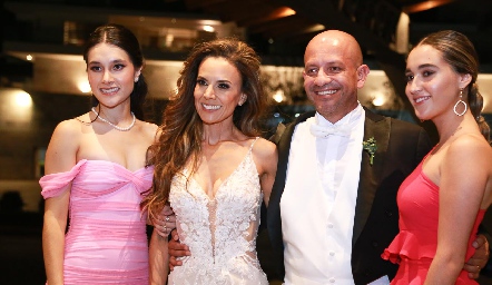  Camila Garza, Daniela Díaz de León, Horacio Rocha y Sofía Garza.