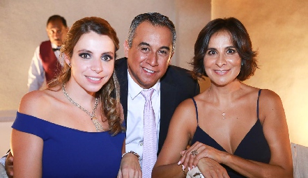 Andrea Galarza, Carlos Barragán y Mary Galarza.
