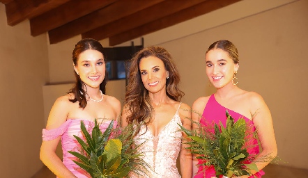  Daniela Díaz de León con sus hijas Camila y Sofía Garza.