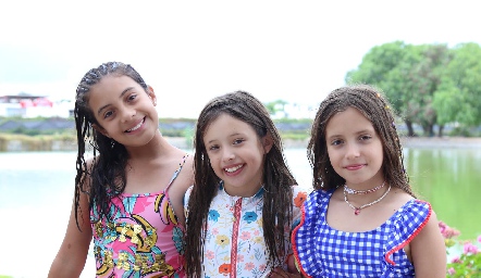  Sofi Romo, María Alejandra y Andrea Romero.