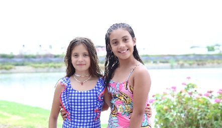  Andrea Romero y Sofi Romo.