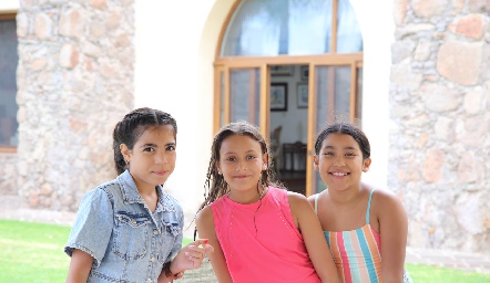 Victoria, Inés y Fer.
