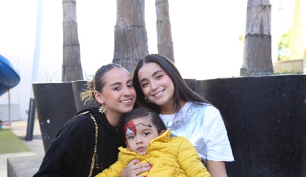  Camila Gallegos, Chema Gallegos y Daniela Herrera.