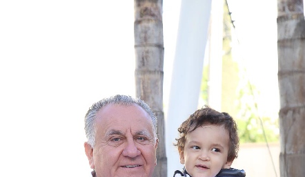  Alan Ríos y Conrad Ríos.
