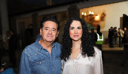  Paco Araujo y Mariela Quezada.