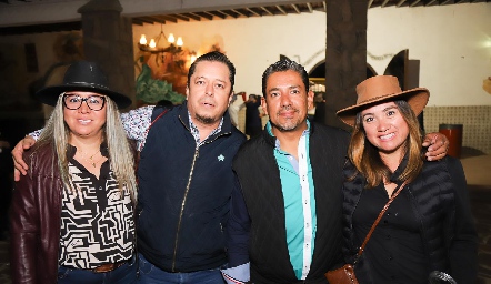  Rocío Miranda, Roberto Gles, Alberto Gómez y Judith Álvarez.