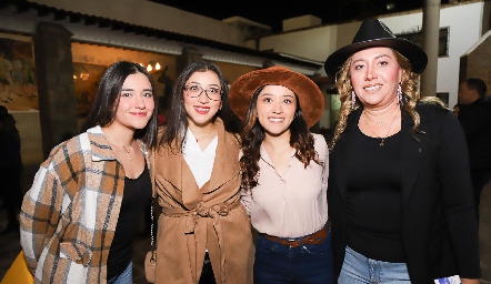  Diana Castro, Ilse Castro, Jimena Guzmán y Sandy Guzmán.