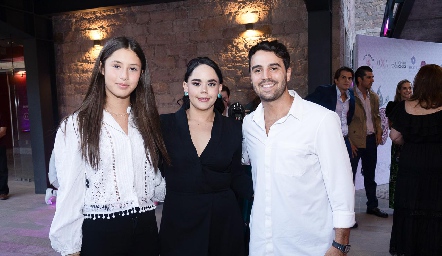  Aitana Rivera, Julieth de Alba y Sebastián Sáenz.