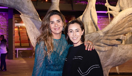  Martha Sáenz y Midori Barral.