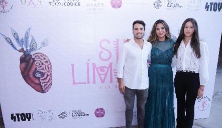  Sebastián Sáenz, Martha Sáenz y Aitana Rivera.