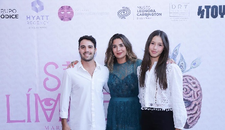  Sebastián Sáenz, Martha Sáenz y Aitana Rivera.