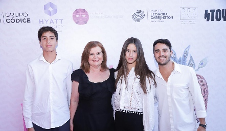  Íñigo Fernández, Martha Dávila, Aitana Fernández y Sebastián Sáenz.