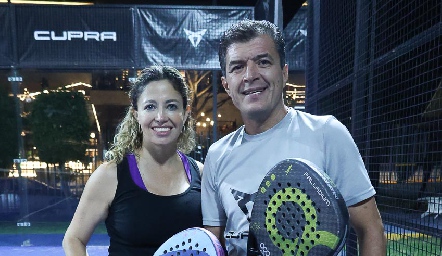  Marilú Paredes y Javier Delgado .