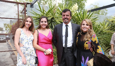 Pía Gómez, Annie Gómez, Héctor Gómez y Anabel Gaviño.