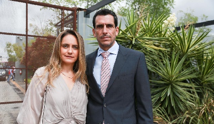  Viviana Navarro y Javier Fernández.