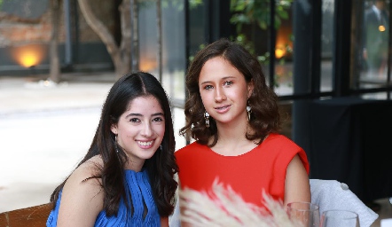  Elena Escobedo y Renata Mariscal.