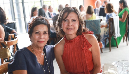   María González y Estela Torres. 