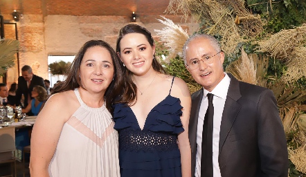 Claudia Álvarez, Marisol Aldrett y Jorge Aldrett.