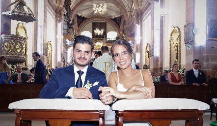  Oscar Cabrera Escobedo y Montse Anaya Fonte ya son esposos.