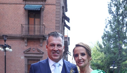  Alfonso Anaya Rosel y Montse Fonte Pons, papás de la novia.