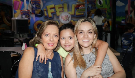  Rosana Benavente, Andrea Dauajare y Renata González