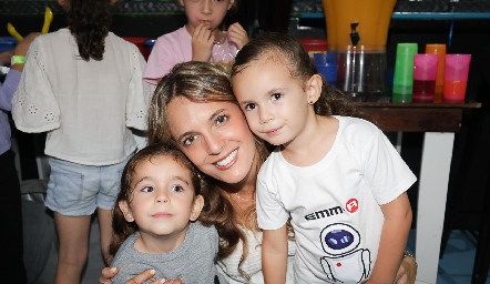  Luisa, Priscila y Emma