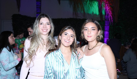  Michelle Morales, Fernanda Reyes y Úrsula Contreras.