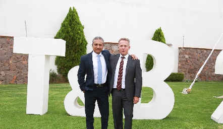  Edgardo Torres Carrera y César Flores Básquez, socios del Bufete Jurídico Torres & Blásquez.