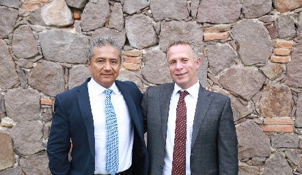  Edgardo Torres Carrera y César Flores Blásquez, socios del Bufete Jurídico.
