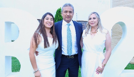  Paulina Torres, Edgardo Torres Carrera y Jazmín de Torres.