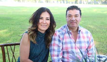 Martha Bermea y Andrés Amparán.