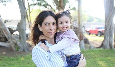 Maru González con su hija Ale González.