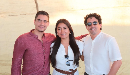  Sebastián Alonso, Cinthia Gámez y Gustavo Alonso.