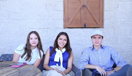  Caro Buedía, Bárbara Nava y Santiago Rodríguez.
