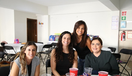  Gloria Escobedo, Rocío Ortiz, Vanessa y Sara de Luna.