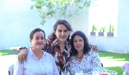  Adriana Martínez, Ruth de la Torre y Claudia Madrid.