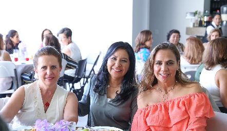  Georgina Grande, Laura Gama y Lidia Cantú.