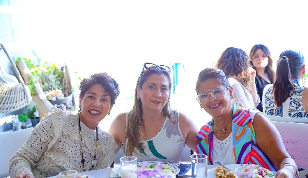  Gaby Carbajal, Lorena Pérez y  Griselda Téllez.