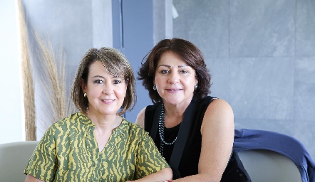  Martha Espinoza e Hilda Chávez.