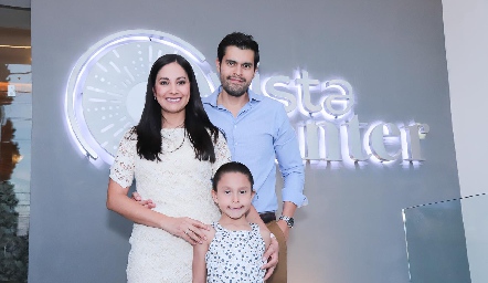  Karina Martínez, Fernando y Fernanda García.
