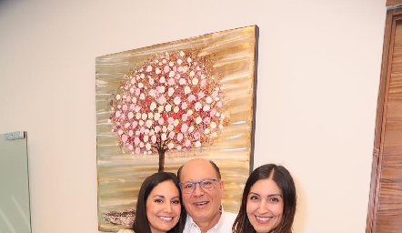  Karina Martínez, Jesús Martínez y Liz Martínez.