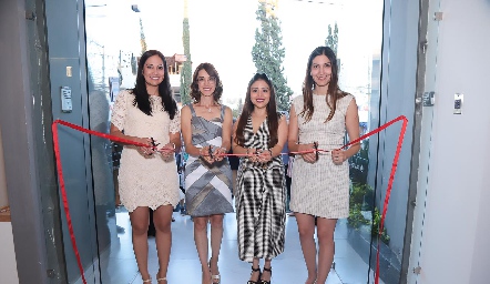  Karina Martínez, Carmen Soria, Mariana Escalante y Liz Martínez.