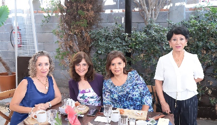  Patricia Peña, Gladys Castellanos, Tita Ruiz y Aida Martínez.