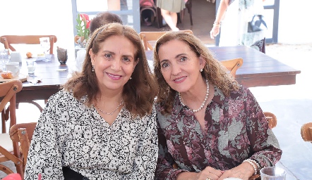  Martha Acevedo y Mónica Alcalde.