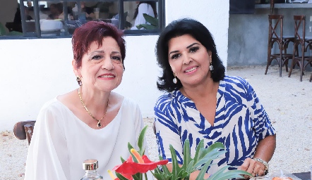  Adela Martínez y Diana de Romo.