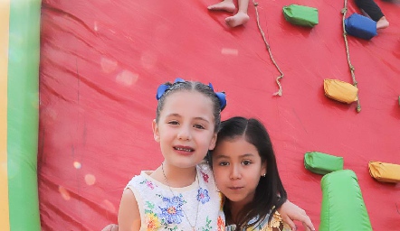  Roberta Ruiz y Renata Díaz.